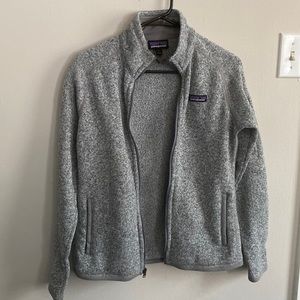 Size small Patagonia jacket! Small amount of pilling on the sleeves